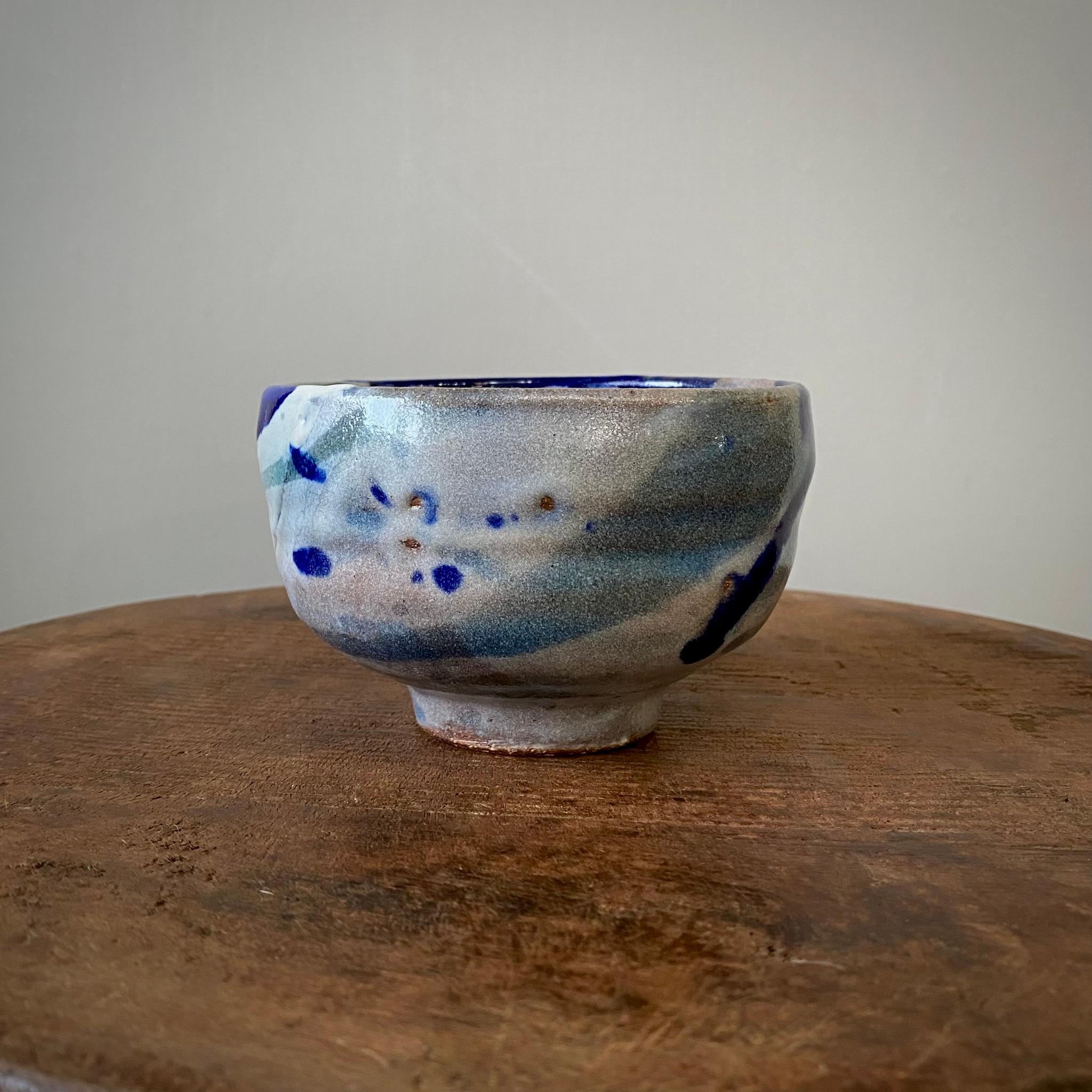 長石釉とコバルトの抹茶茶碗